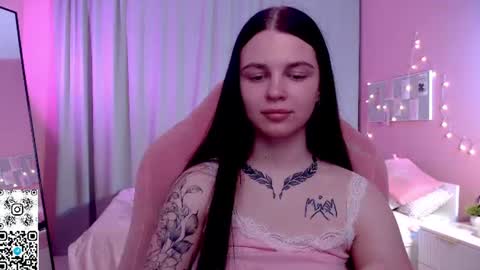 Snapshot of michela_fruet chatting on June 25, 1:38 am Kate online show from June 25, 1:38 am