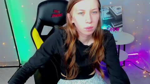 Snapshot of michele_mack chatting on January 27, 9:02 am michele_mack online show from January 27, 9:02 am