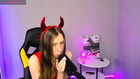 Snapshot of michele_mack chatting on February 5, 3:02 am michele_mack online show from February 5, 3:02 am