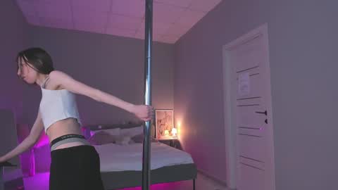 Snapshot of michele_mack chatting on March 5, 5:07 am michele_mack online show from March 5, 5:07 am