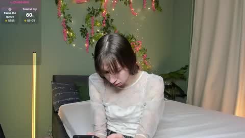 Snapshot of michele_mack chatting on December 4, 2:43 am michele_mack online show from December 4, 2:43 am