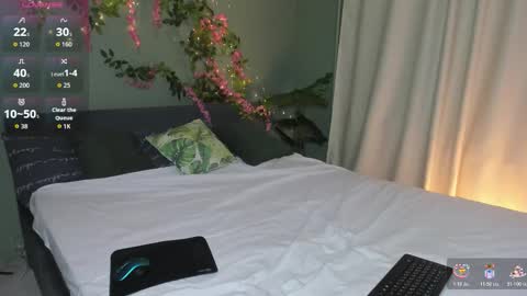 Snapshot of michele_mack chatting on December 5, 3:04 am michele_mack online show from December 5, 3:04 am