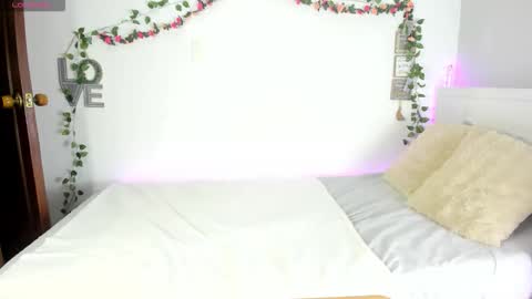 Snapshot of michell_anyeli chatting on October 16, 12:22 am Michell online show from October 16, 12:22 am