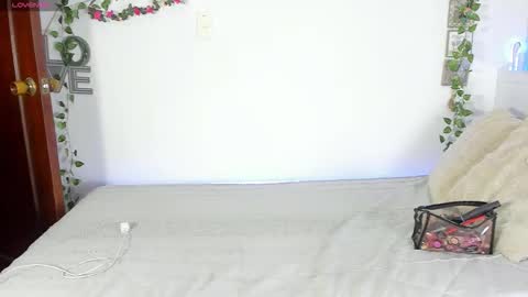 Snapshot of michell_anyeli chatting on October 30, 10:54 pm Michell online show from October 30, 10:54 pm