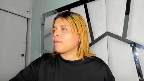 michell_hott1 online show from March 8, 3:10 am