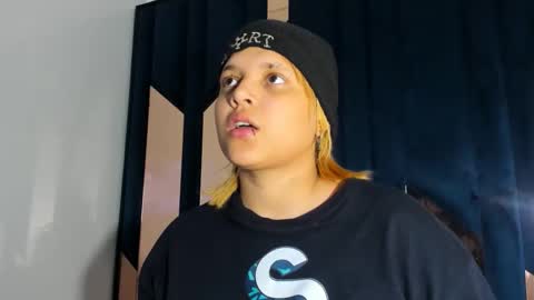 michell_rs online show from December 15, 1:43 am