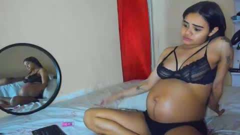 Snapshot of michell_smiths chatting on April 29, 8:07 am michell_smiths online show from April 29, 8:07 am