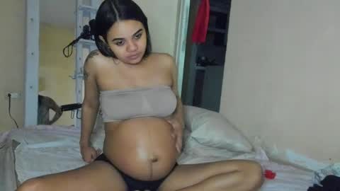 Snapshot of michell_smiths chatting on May 17, 6:22 am michell_smiths online show from May 17, 6:22 am