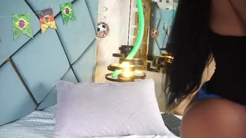 Snapshot of michell_starrr chatting on June 18, 2:56 am michell_starrr online show from June 18, 2:56 am