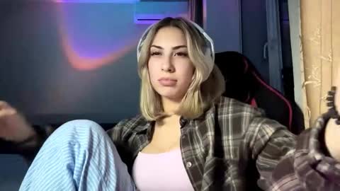 michellcrumpacker online show from November 2, 5:04 pm