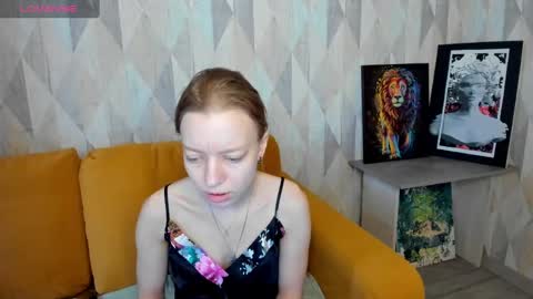 Snapshot of michelle_blond chatting on February 18, 6:59 am michelle_blond online show from February 18, 6:59 am