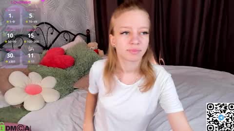 Snapshot of michelle_blond chatting on September 13, 7:41 am michelle_blond online show from September 13, 7:41 am