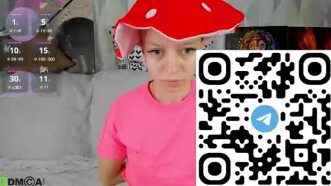 Snapshot of michelle_blond chatting on October 7, 7:16 am michelle_blond online show from October 7, 7:16 am