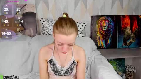 Snapshot of michelle_blond chatting on October 12, 6:12 am michelle_blond online show from October 12, 6:12 am