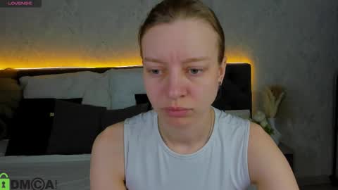 michelle_blond online show from February 2, 9:19 am