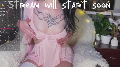 Snapshot of michelle_roze chatting on September 11, 5:40 am Michelle online show from September 11, 5:40 am