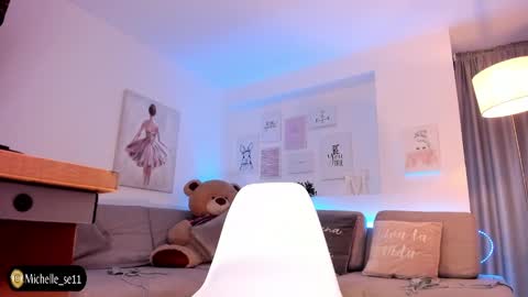 Snapshot of michelle_se chatting on December 14, 2:23 am Michelle online show from December 14, 2:23 am