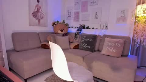 Snapshot of michelle_se chatting on December 29, 12:20 am Michelle online show from December 29, 12:20 am