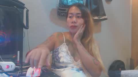 Snapshot of michelle_ux chatting on November 25, 12:27 pm michelle_ux online show from November 25, 12:27 pm