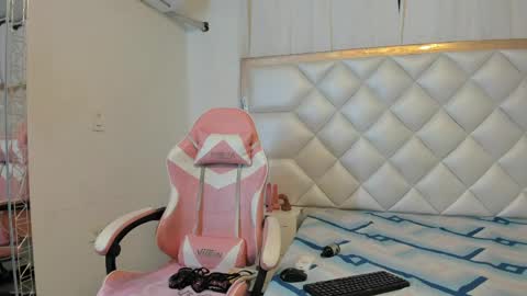 michelleblair1 online show from April 20, 12:52 pm