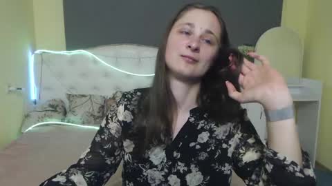 Snapshot of michellee11 chatting on May 5, 11:40 am Michel online show from May 5, 11:40 am