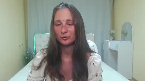 Snapshot of michellee11 chatting on July 3, 11:49 am Michel online show from July 3, 11:49 am