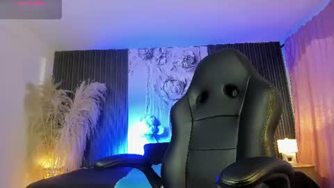 Snapshot of michellepreston_ chatting on July 25, 12:03 pm michellepreston_ online show from July 25, 12:03 pm