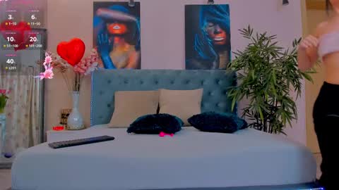 Snapshot of michellereys chatting on March 6, 3:35 am michellereys online show from March 6, 3:35 am