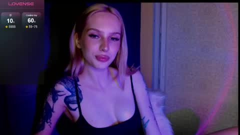 Snapshot of michellevelour chatting on June 4, 5:19 pm Michelle online show from June 4, 5:19 pm
