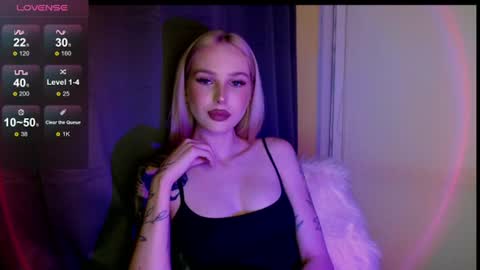Snapshot of michellevelour chatting on June 14, 4:42 pm Michelle online show from June 14, 4:42 pm