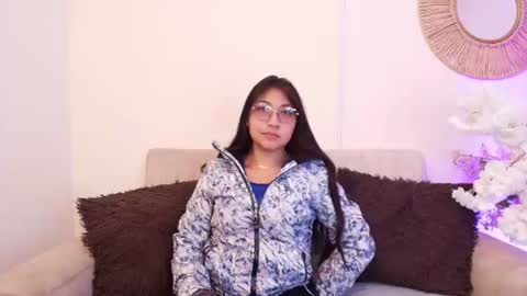 Snapshot of michellnight_ chatting on June 18, 8:03 am Michel online show from June 18, 8:03 am