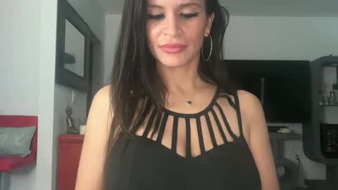 Skye online show from May 7, 1:55 am