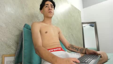 mick_lollipopp online show from March 14, 7:41 pm