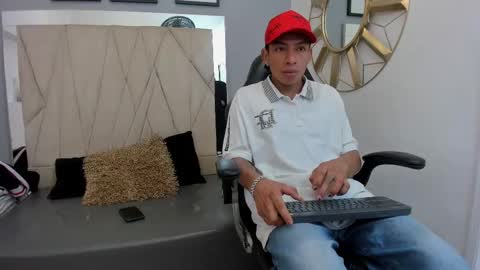 Snapshot of mickey_beasley chatting on September 21, 7:26 pm mickey online show from September 21, 7:26 pm