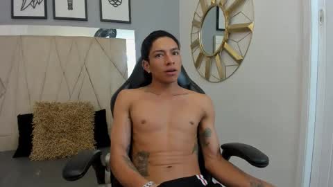Snapshot of mickey_beasley chatting on September 22, 7:27 pm mickey online show from September 22, 7:27 pm