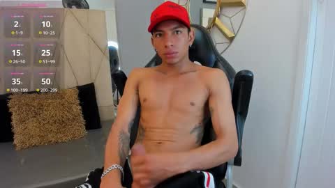 Snapshot of mickey_beasley chatting on September 27, 7:52 pm mickey online show from September 27, 7:52 pm