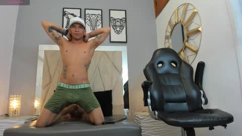 Snapshot of mickey_beasley chatting on October 14, 7:14 pm mickey online show from October 14, 7:14 pm