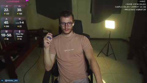 Mickey online show from December 9, 1:24 pm