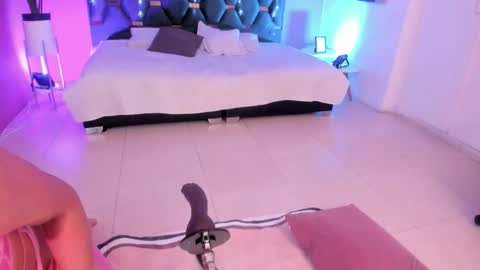 Micki online show from February 3, 11:15 am