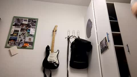 Snapshot of micky_law88 chatting on December 15, 9:57 am micky_law88 online show from December 15, 9:57 am