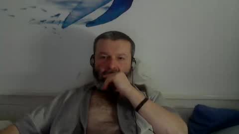 Snapshot of midhir chatting on February 24, 9:41 pm kike online show from February 24, 9:41 pm