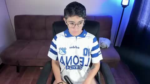 Snapshot of midnight07_ chatting on June 26, 3:38 pm Blue online show from June 26, 3:38 pm