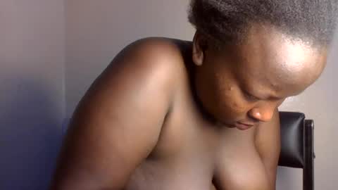 Snapshot of midnightt_curves chatting on June 24, 7:02 pm midnightt_curves online show from June 24, 7:02 pm