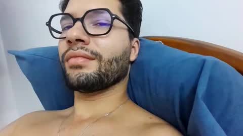 Snapshot of midoumas1 chatting on November 8, 3:01 pm Sam online show from November 8, 3:01 pm