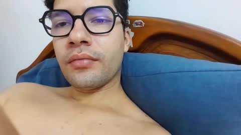 Snapshot of midoumas1 chatting on November 16, 12:22 pm Sam online show from November 16, 12:22 pm