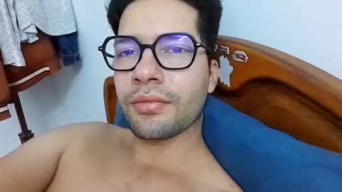 Snapshot of midoumas1 chatting on November 18, 7:18 pm Sam online show from November 18, 7:18 pm