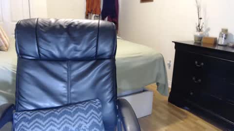 Snapshot of midsummernightsdream chatting on December 29, 11:08 pm MidsummerNightsDream online show from December 29, 11:08 pm