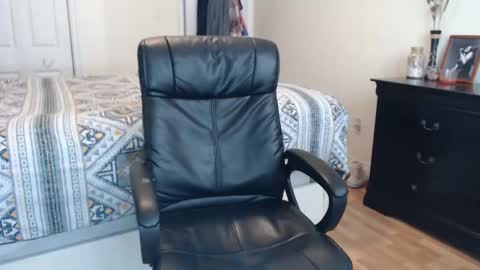 Snapshot of midsummernightsdream chatting on March 4, 4:41 pm MidsummerNightsDream online show from March 4, 4:41 pm