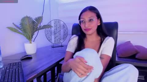 Snapshot of miel_ambar chatting on June 23, 7:45 pm miel_ambar online show from June 23, 7:45 pm