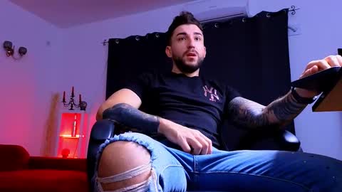 MightyAaron online show from October 19, 4:24 am